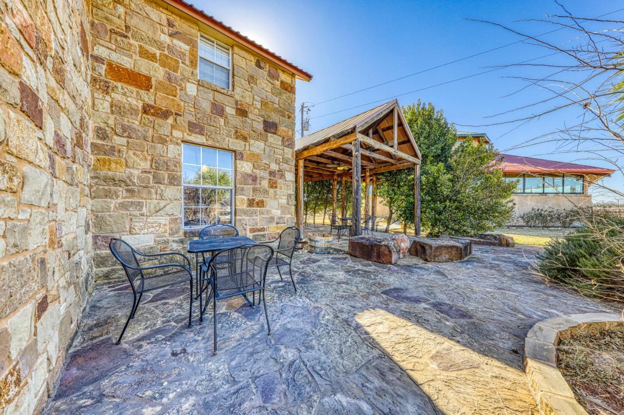 Отель The Olive @ Mendelbaum Winery Guest Cabins Фредериксберг Экстерьер фото