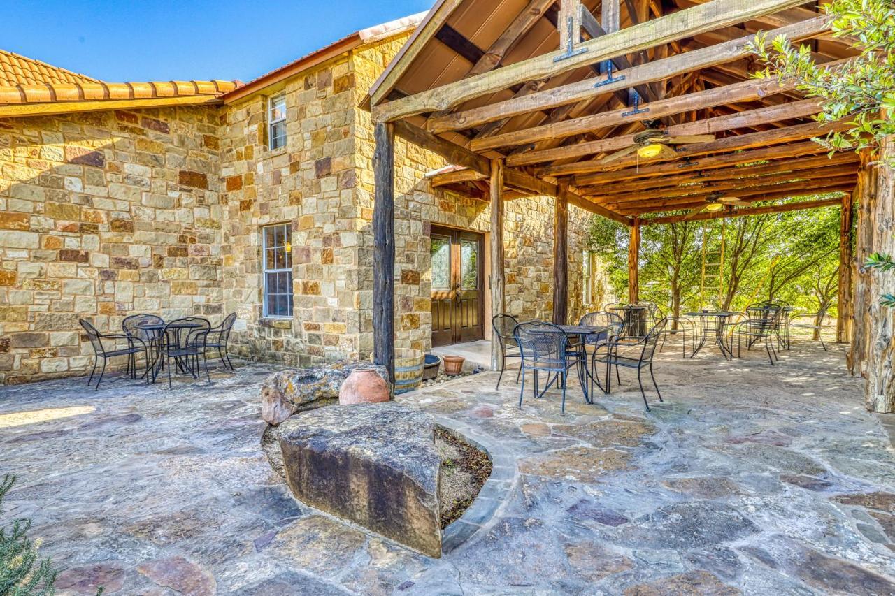 Отель The Olive @ Mendelbaum Winery Guest Cabins Фредериксберг Экстерьер фото